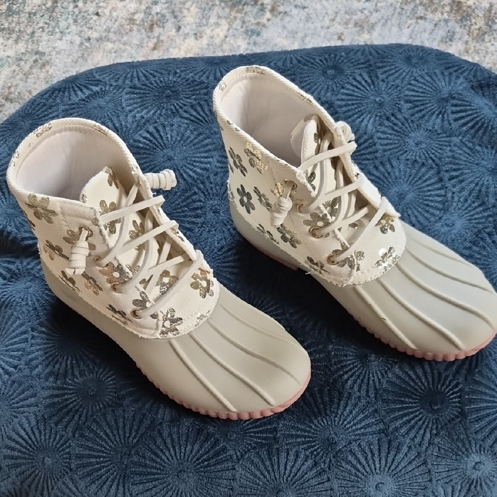 Simply Southern Duck Boots with Gold Accent Flowers Size 6
